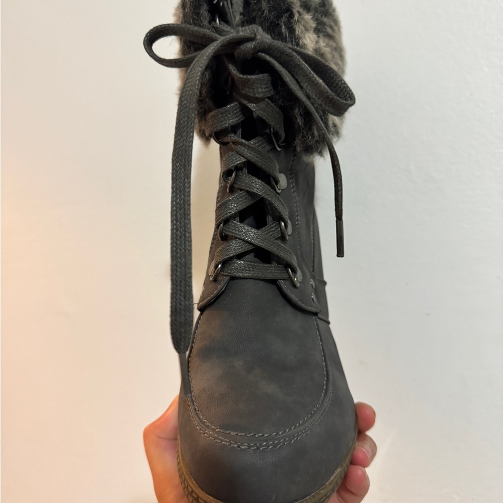 Stylish Gray Heeled Ankle Boots - Picture 2 of 3